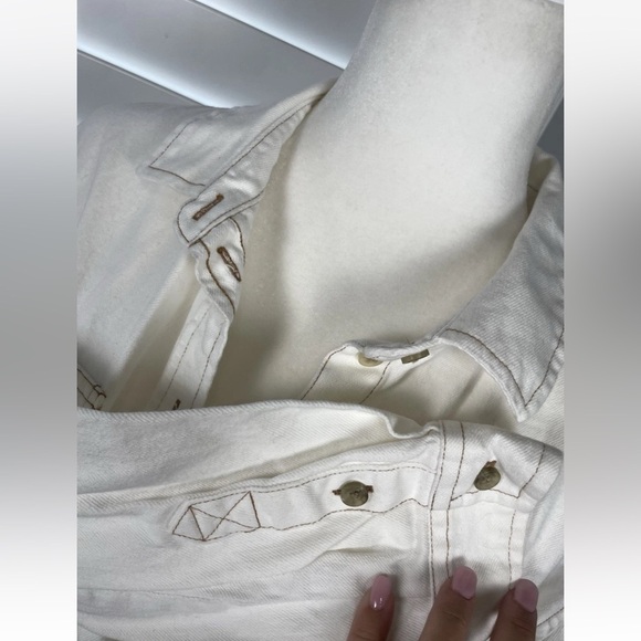 American Eagle Woman’s M Shacket Oversized Off White Denim button down Shirt - Picture 4 of 14